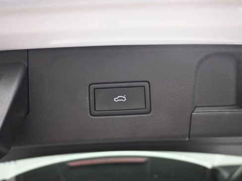 Used 2025 Volkswagen Atlas Peak Edition SE AWD/4WD image 14