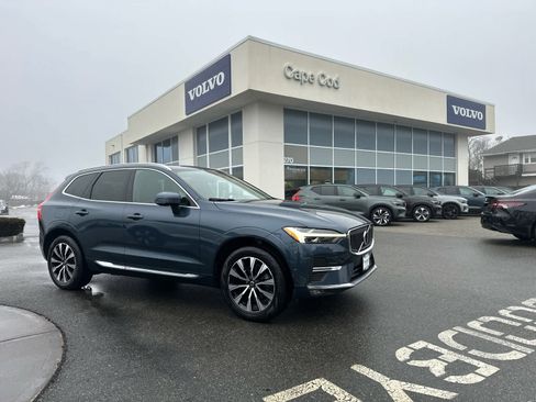 Used 2023 Volvo XC60 B5 Plus image 2