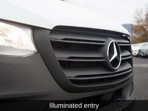 Used 2025 Mercedes-Benz Sprinter 2500 image 18