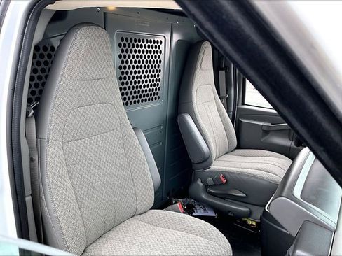 New 2025 Chevrolet Express 3500 w/ Driver Convenience Package image 26