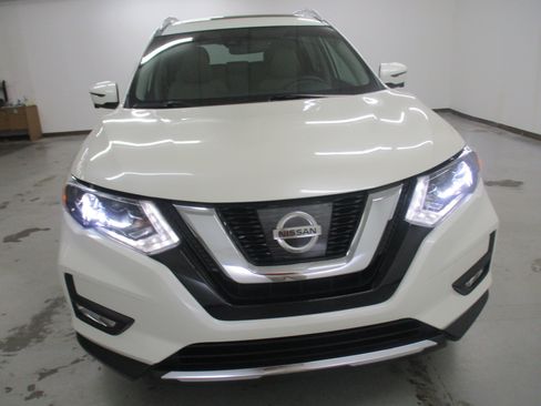 Used 2017 Nissan Rogue SL w/ SL Premium Package AWD/4WD image 2