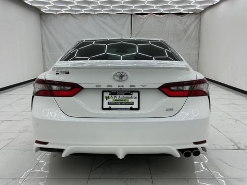 Used 2021 Toyota Camry SE FWD image 10