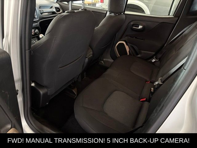 Used 2016 Jeep Renegade Latitude FWD image 23