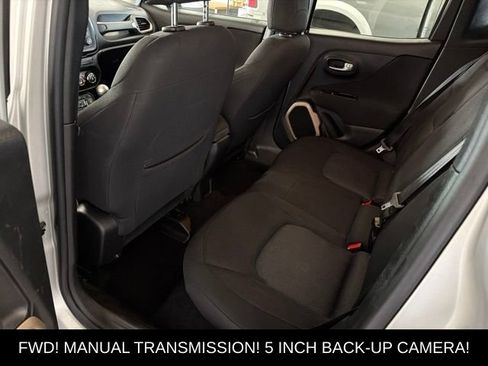 Used 2016 Jeep Renegade Latitude FWD image 23