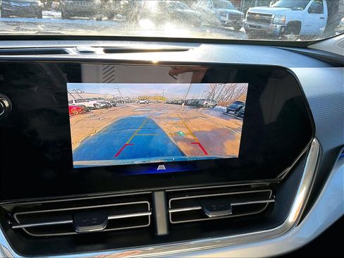 Used 2025 Chevrolet Trax LT image 19