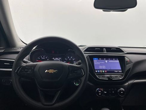 Used 2021 Chevrolet TrailBlazer LT w/ Convenience Package FWD image 3