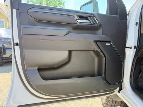 Used 2025 GMC Sierra 2500 AT4 AWD/4WD image 16