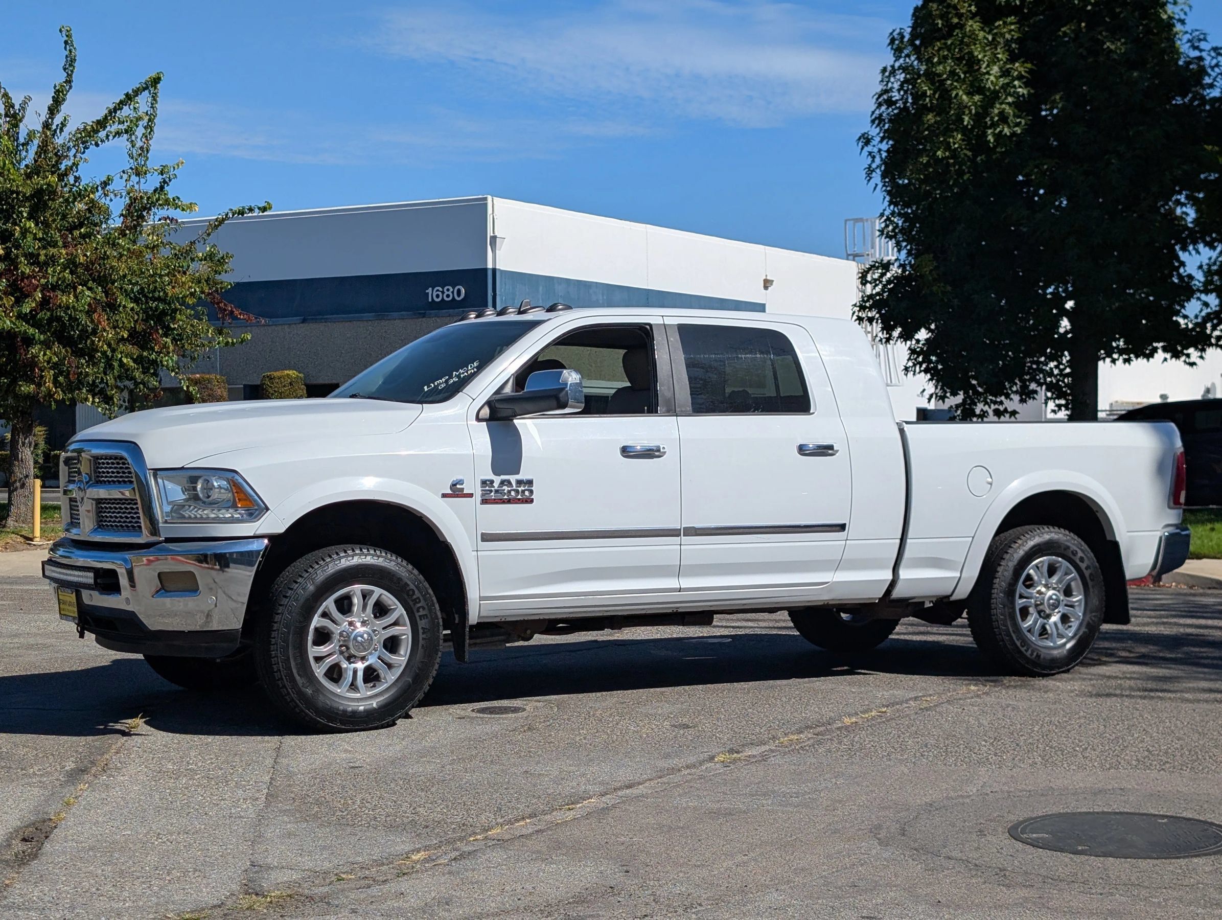 Used 2016 RAM 2500 Laramie AWD/4WD image 3