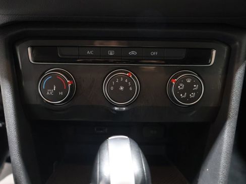 Used 2018 Volkswagen Tiguan S image 28