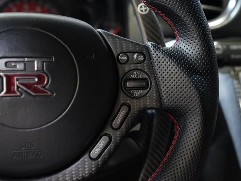 Used 2016 Nissan GT-R NISMO AWD/4WD image 38