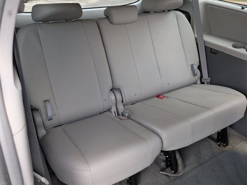 Used 2017 Toyota Sienna XLE FWD image 22