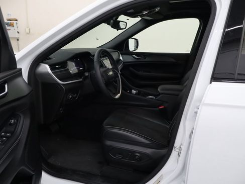 Used 2024 Jeep Grand Cherokee L Altitude AWD/4WD image 26