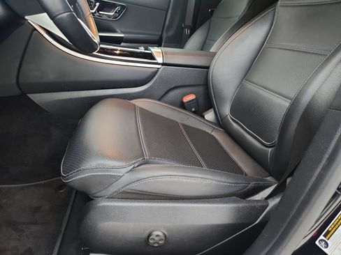 Used 2023 Mercedes-Benz GLC 300 4MATIC image 21