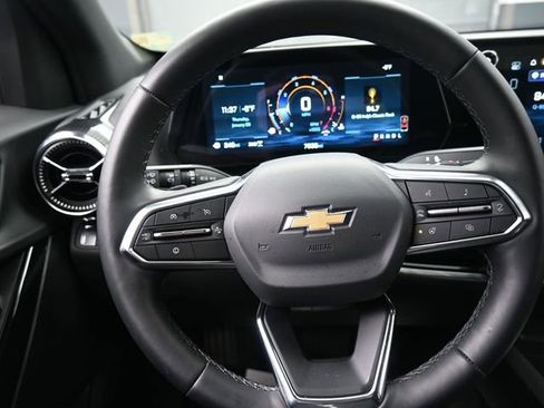 Used 2026 Chevrolet Equinox LT image 8