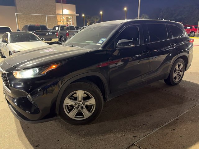 Used 2021 Toyota Highlander LE FWD image 6