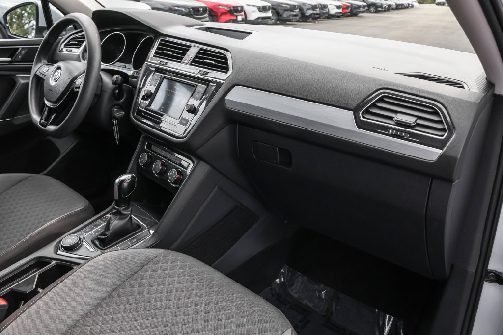 Used 2018 Volkswagen Tiguan S w/ 3rd Row Seat Package AWD/4WD image 33