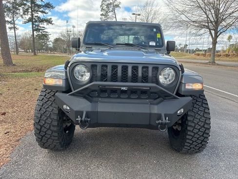 Used 2023 Jeep Gladiator Sport image 8