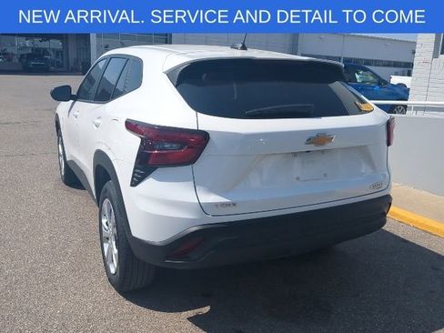 Certified 2024 Chevrolet Trax LS w/ Driver Confidence Package FWD image 3