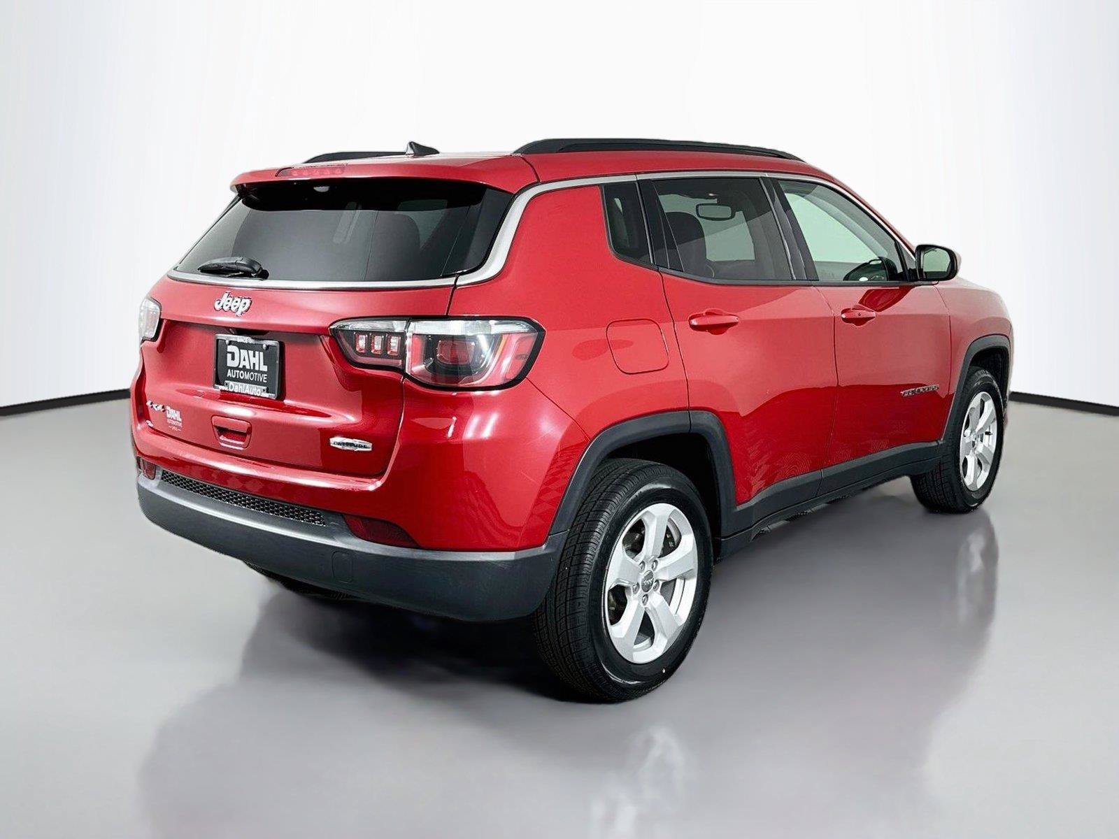 Used 2019 Jeep Compass Latitude w/ Cold Weather Group AWD/4WD image 13