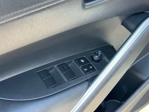 Used 2023 Toyota Corolla Cross LE FWD image 15