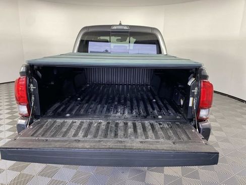 Used 2019 Toyota Tacoma TRD Sport w/ Technology Package AWD/4WD image 8