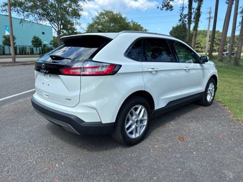 Used 2024 Ford Edge SEL w/ Convenience Package AWD/4WD image 3