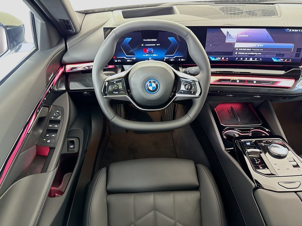 Used 2025 BMW i5 eDrive40i w/ Premium Package RWD image 10