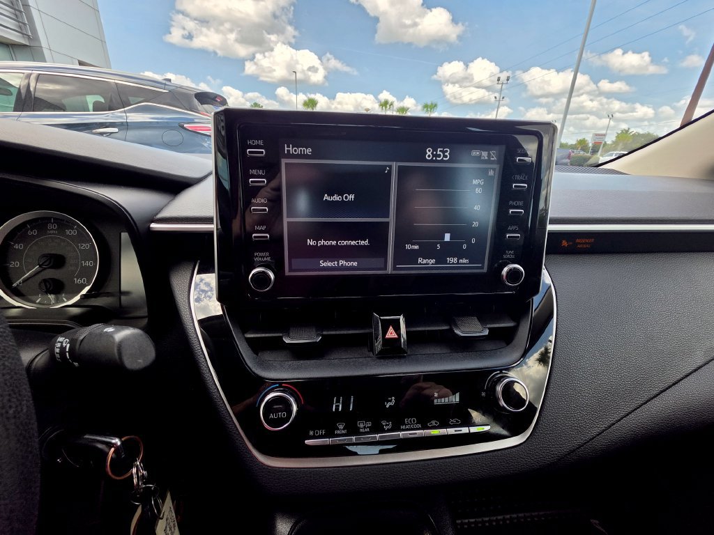 Used 2020 Toyota Corolla LE FWD image 18