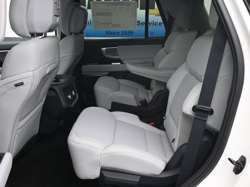 New 2026 Ford Expedition Platinum w/ Driver's Package AWD/4WD image 11