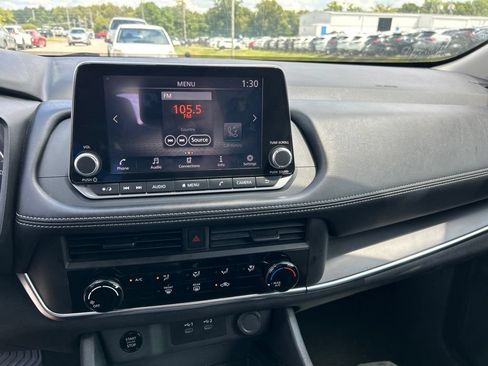 Used 2024 Nissan Rogue S FWD image 7
