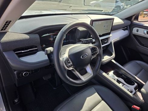Used 2026 Ford Explorer Active w/ Active Comfort Package RWD image 8