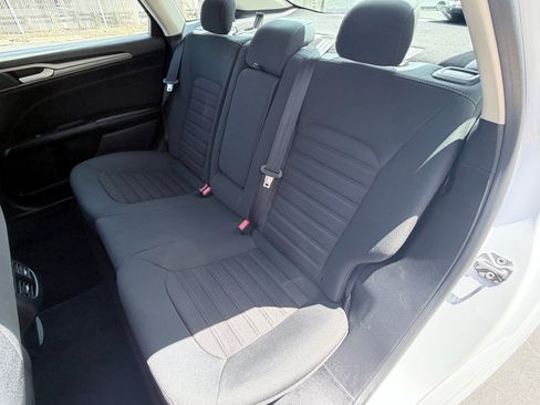 Used 2019 Ford Fusion SE FWD image 9