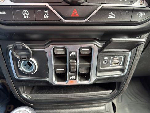 Used 2021 Jeep Gladiator Overland w/ Trailer Tow Package image 43