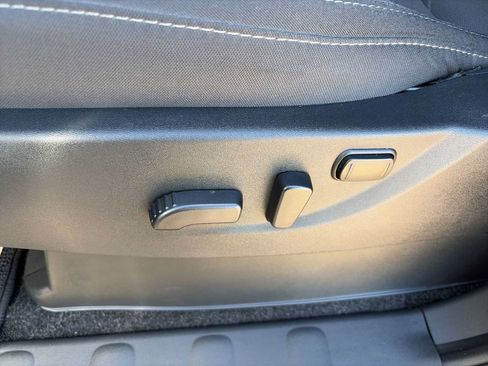 Used 2025 Nissan Frontier SV RWD image 14