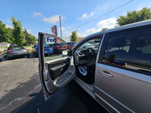 Used 2013 Dodge Grand Caravan SXT FWD image 18