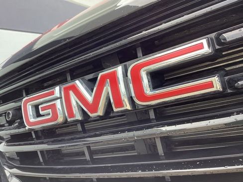 Used 2023 GMC Terrain SLE w/ Driver Convenience Package image 4