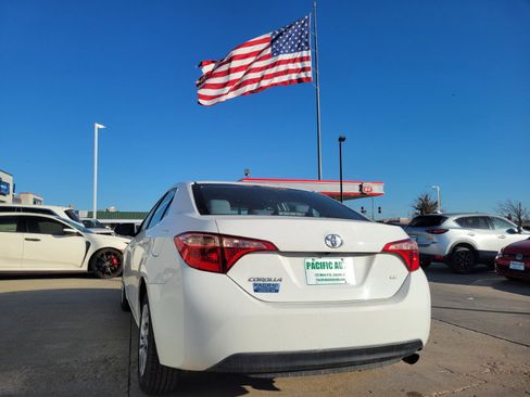 Used 2018 Toyota Corolla LE image 6