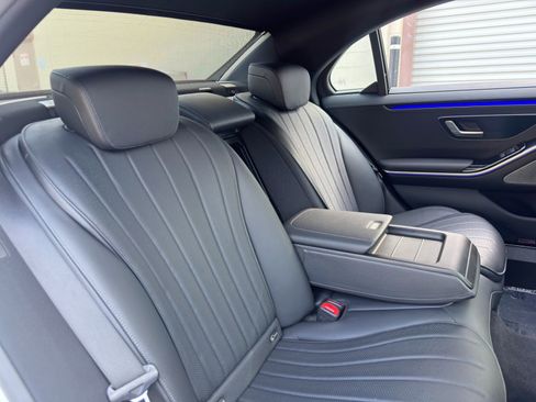 Used 2022 Mercedes-Benz S 500 4MATIC w/ AMG Line Package image 48
