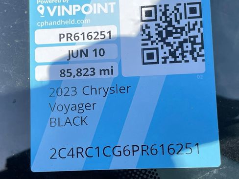 Used 2023 Chrysler Voyager LX FWD image 3