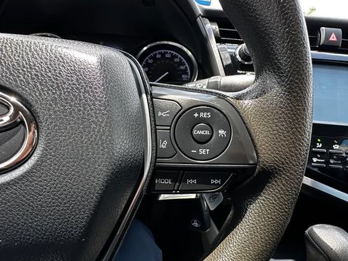 Used 2019 Toyota Camry LE FWD image 30