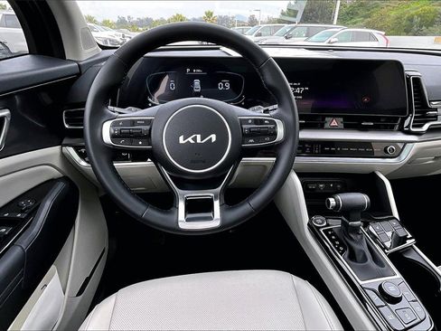 Certified 2025 Kia Sportage EX w/ Premium Package image 7