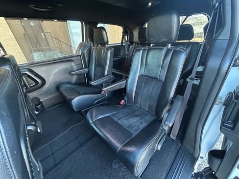 Used 2018 Dodge Grand Caravan SXT w/ Driver Convenience Group image 10