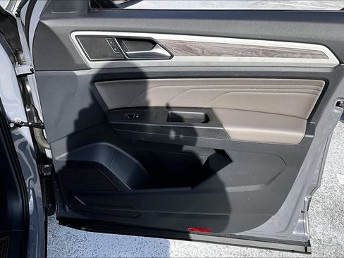 Used 2022 Volkswagen Atlas Cross Sport SE image 21