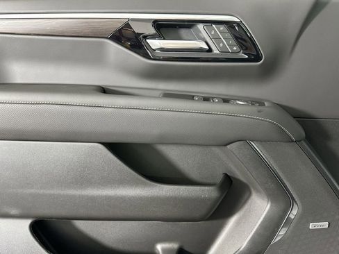 New 2026 Chevrolet Suburban Premier image 22