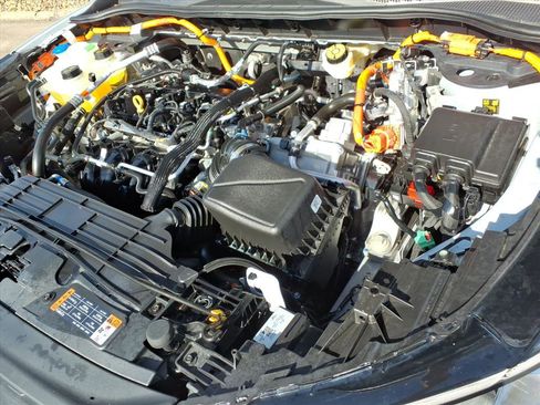 Used 2025 Ford Escape SE image 18