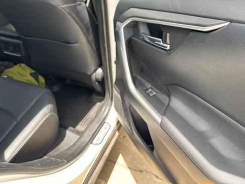 Used 2020 Toyota RAV4 XLE Premium FWD image 20