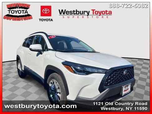 Used 2024 Toyota Corolla Cross LE w/ Moonroof Package image 1