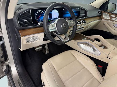 Used 2023 Mercedes-Benz GLS 450 4MATIC image 4