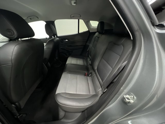 Used 2025 Chevrolet Trax LT FWD image 23