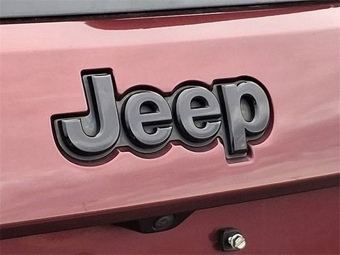 Used 2018 Jeep Grand Cherokee Altitude image 30